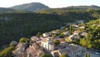 photo village pic et chateau © arnaud marie luce