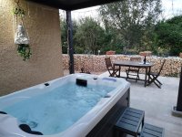 Espace Jacuzzi accessible toute l'année 30€ la session pour 2 © Chante-Cévennes